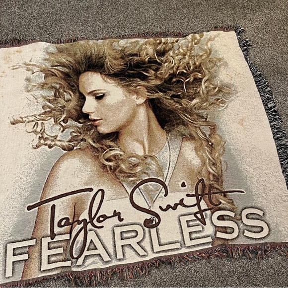 taylor swift fearless throw blanket EXCELLENT condition - Picture 2 of 4